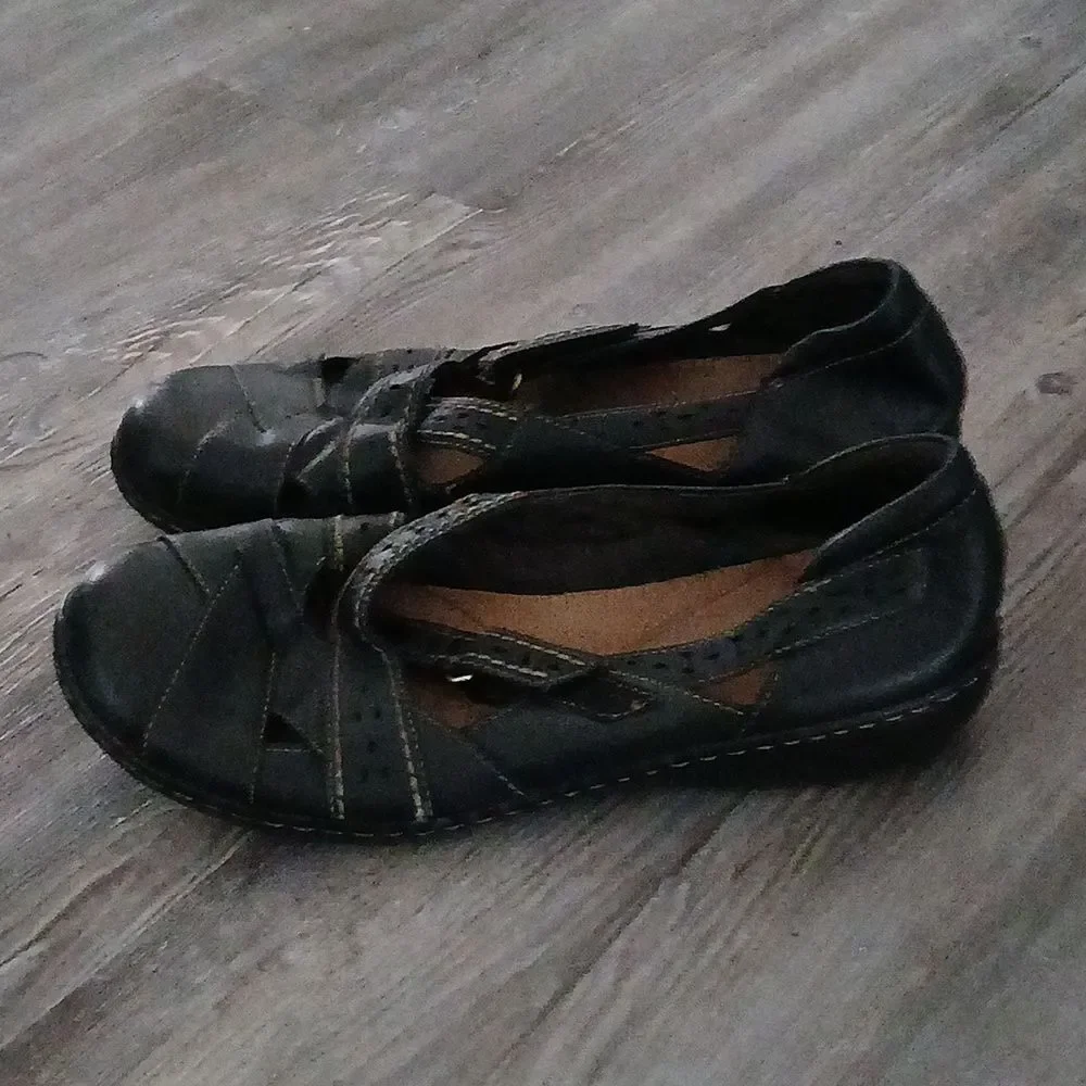 Clarks black mary janes Sz 11 EUC
